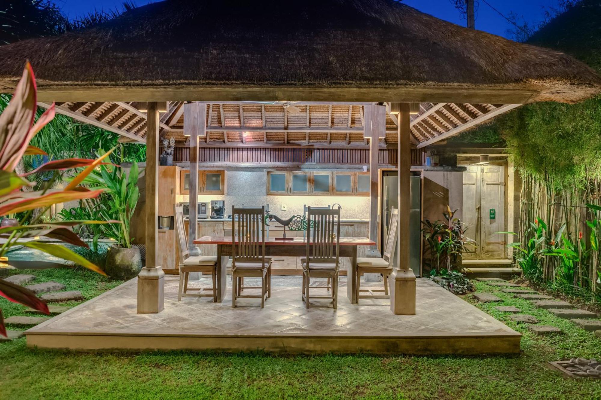 Villa Tirta Naga Bali Seminyak  Luaran gambar